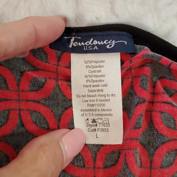 Red and black Celtic geometric print v neck top black sash belt 3/4 sleeves  Lg. - Picture 4 of 6